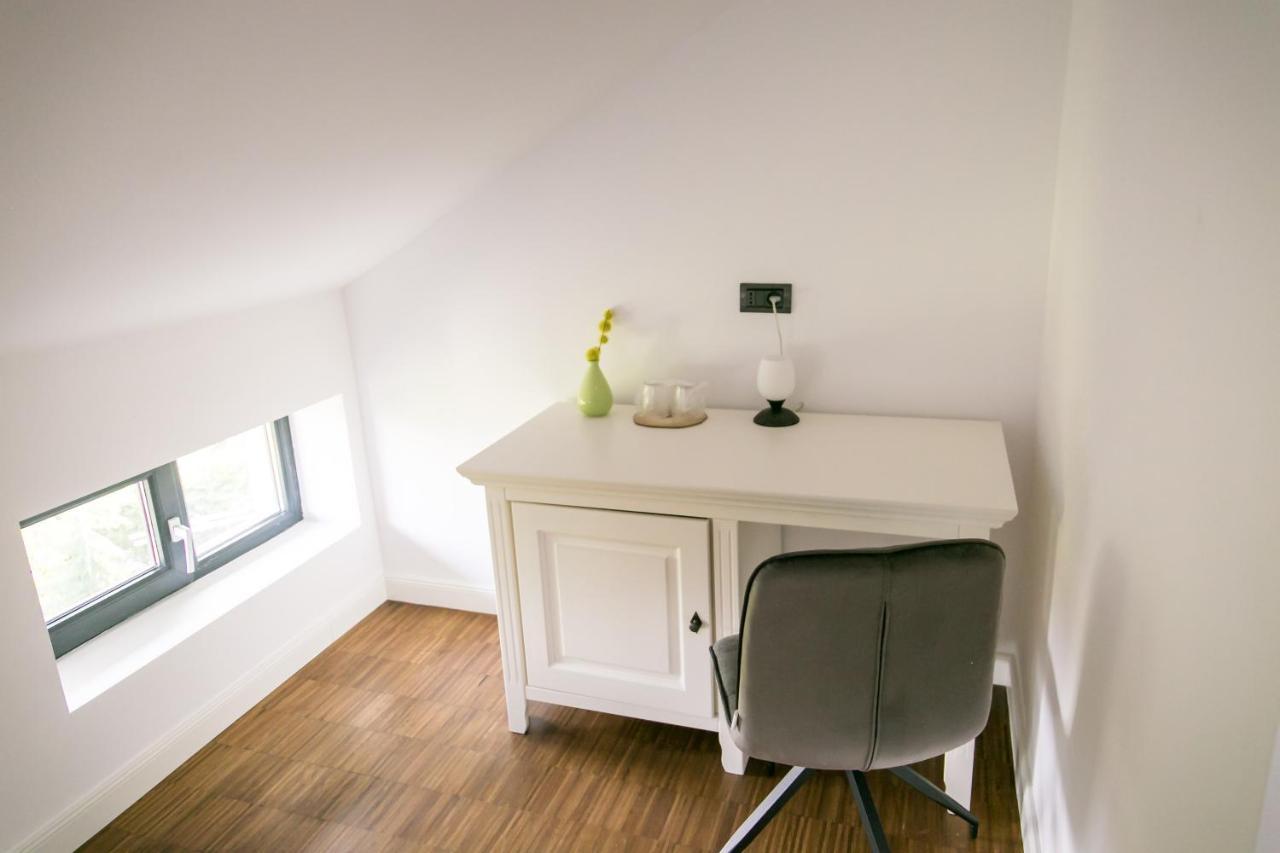 May Residence Dumbravita  외부 사진