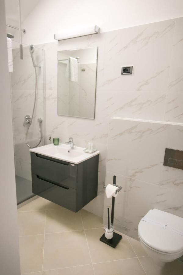 May Residence Dumbravita  외부 사진