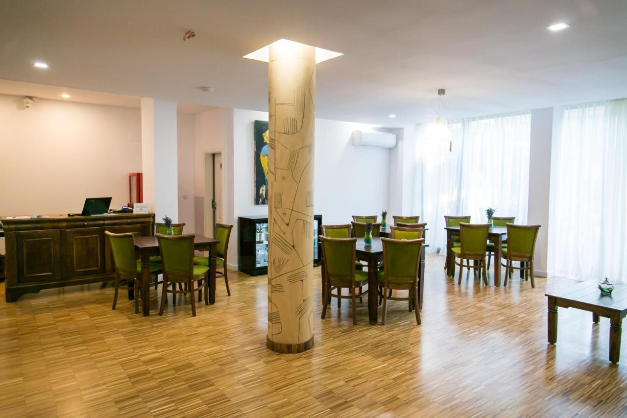May Residence Dumbravita  외부 사진