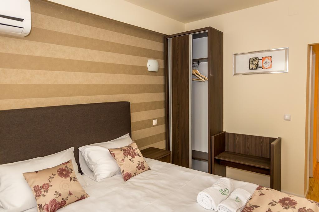 May Residence Dumbravita  외부 사진