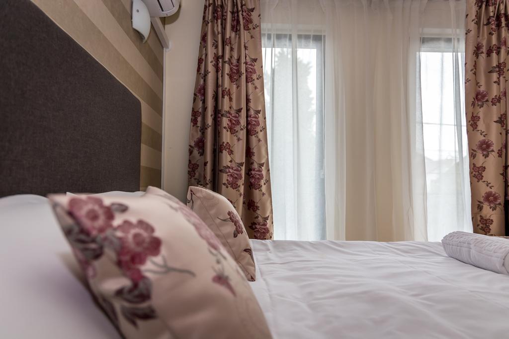 May Residence Dumbravita  외부 사진