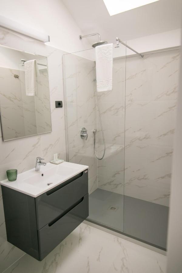 May Residence Dumbravita  외부 사진