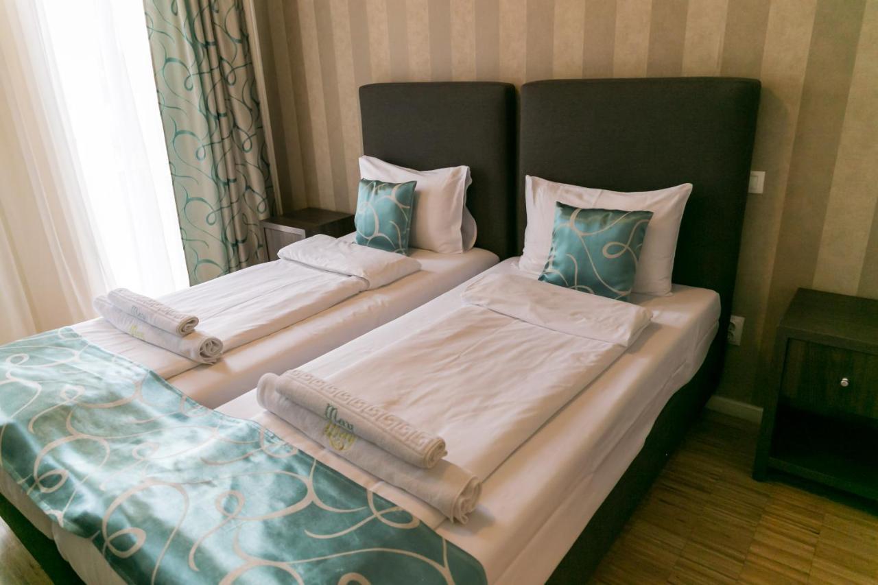 May Residence Dumbravita  외부 사진