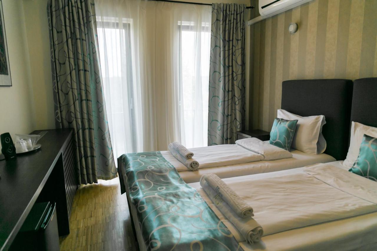 May Residence Dumbravita  외부 사진